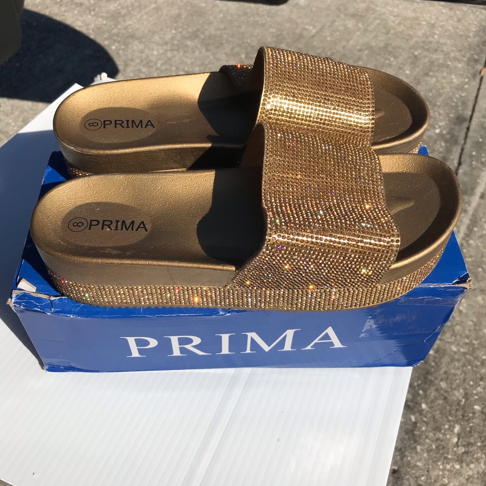 Prima woman’s gold slides - Picture 2 of 6